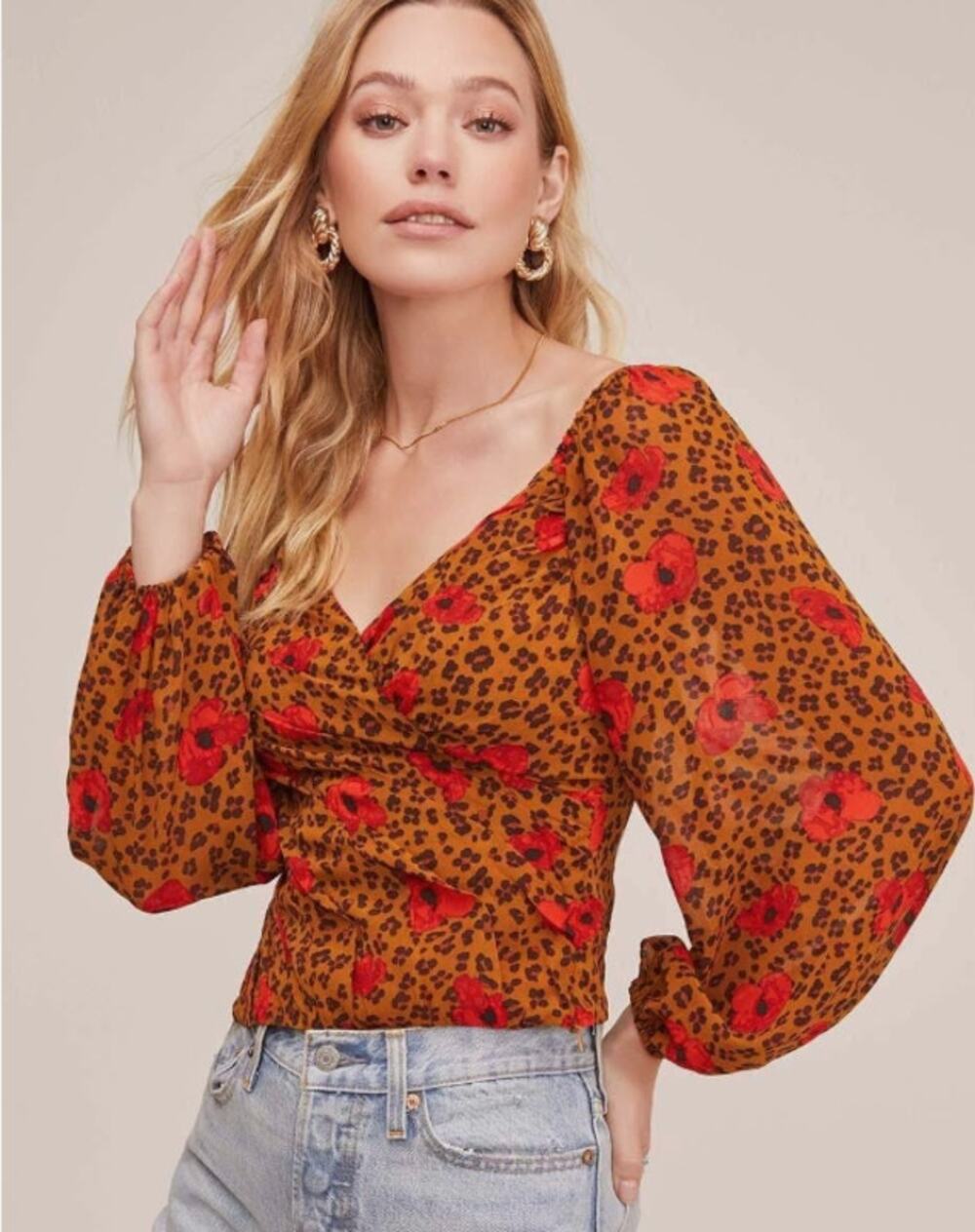 ASTR Animal Leopard Print Floral Shirred V-Neck Blouse Crop Top sz S
